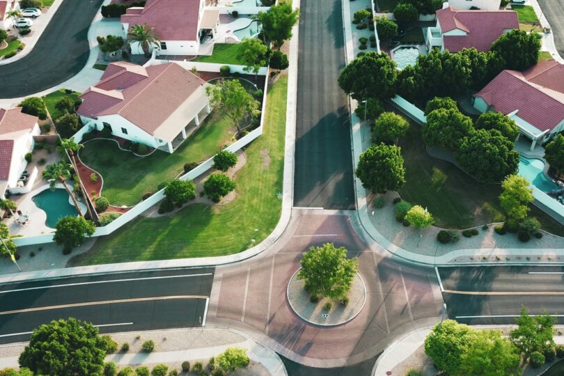 how-tech-is-disrupting-the-real-estate-market-in-2025-2, 4154575,